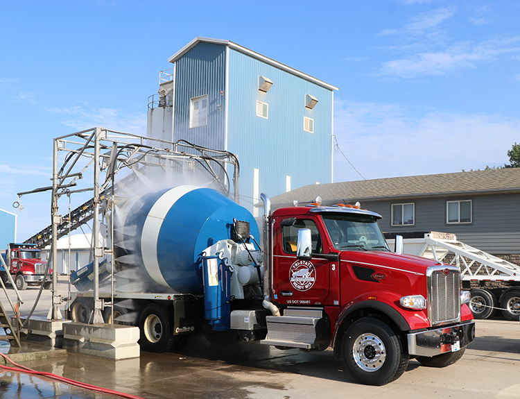 clean truck leaves Sioux Truck Wash